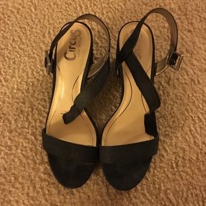 Sz 8 Sam Edelman navy denim sandals.